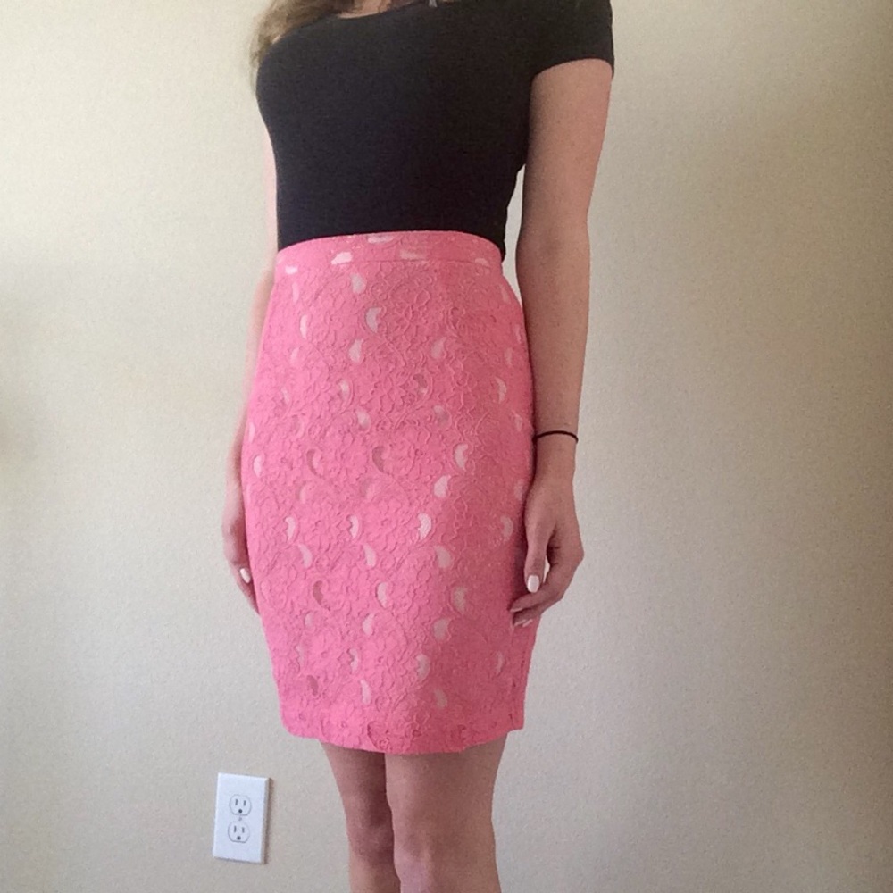 ❗️MOVING SALE❗️Floral Lace Pink Pencil Skirt